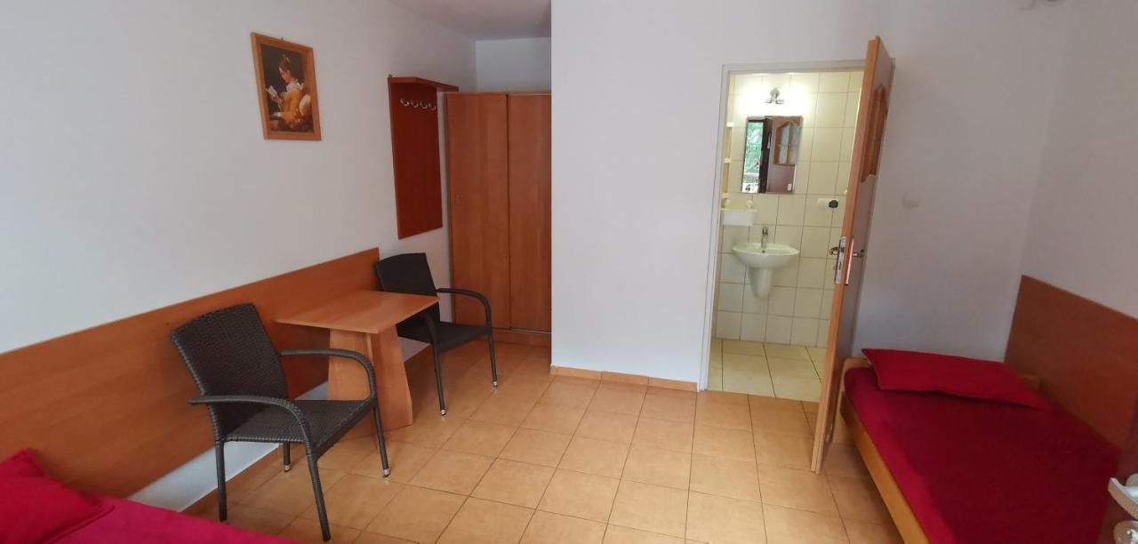 Pod Filarami Pobierowo Hotel Kültér fotó