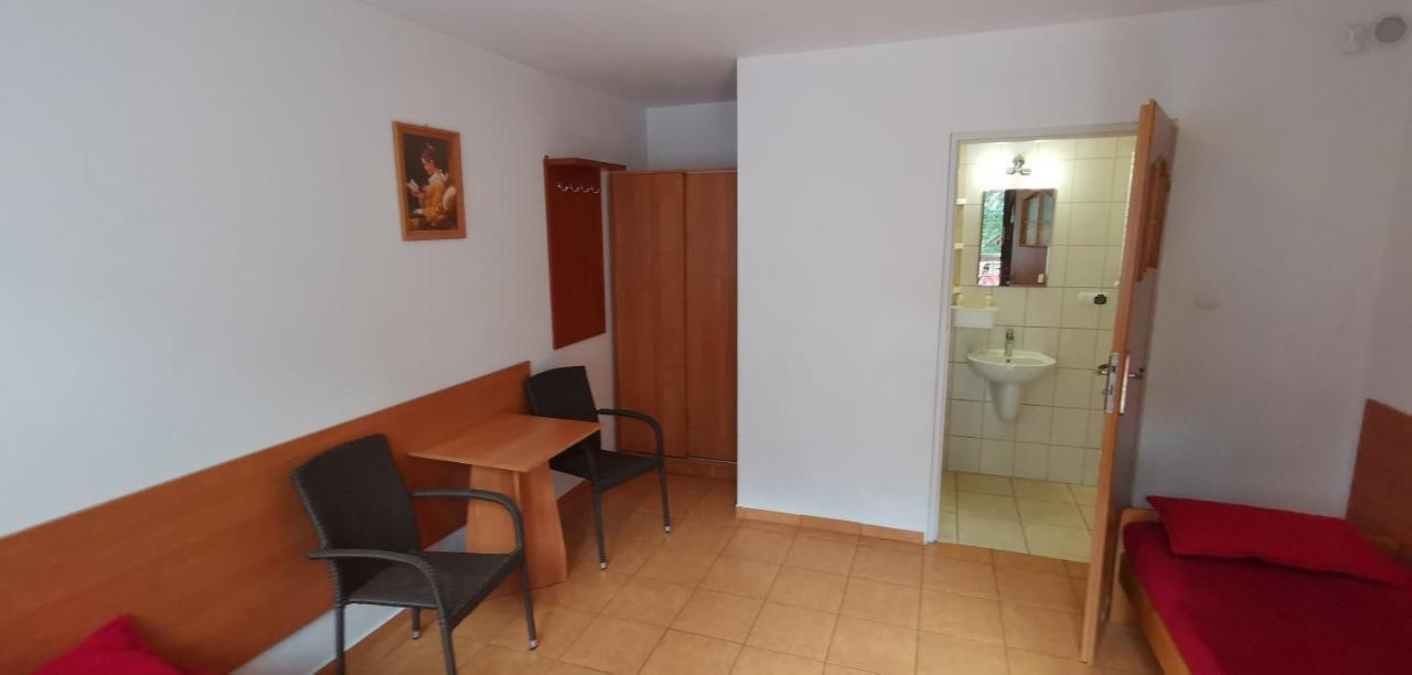Pod Filarami Pobierowo Hotel Kültér fotó