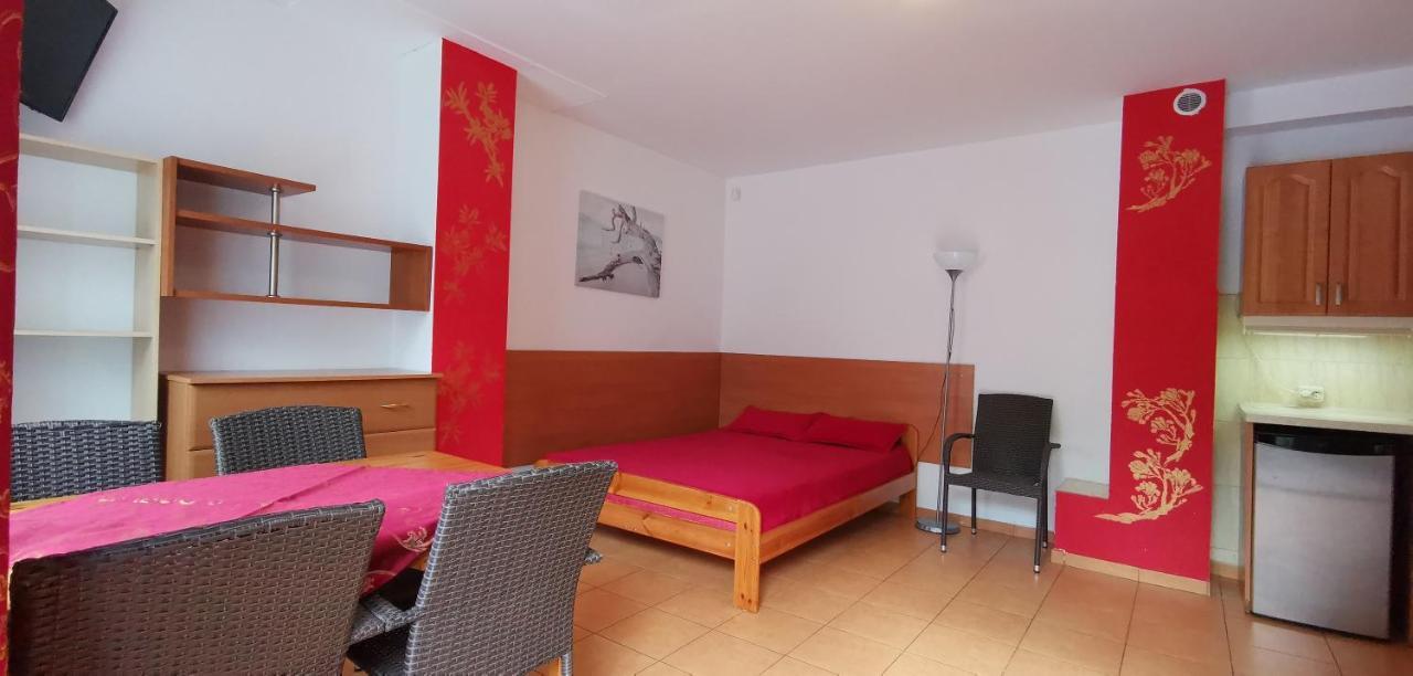 Pod Filarami Pobierowo Hotel Kültér fotó