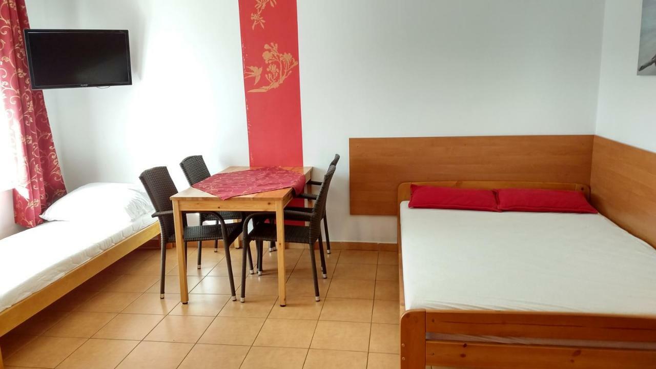 Pod Filarami Pobierowo Hotel Kültér fotó